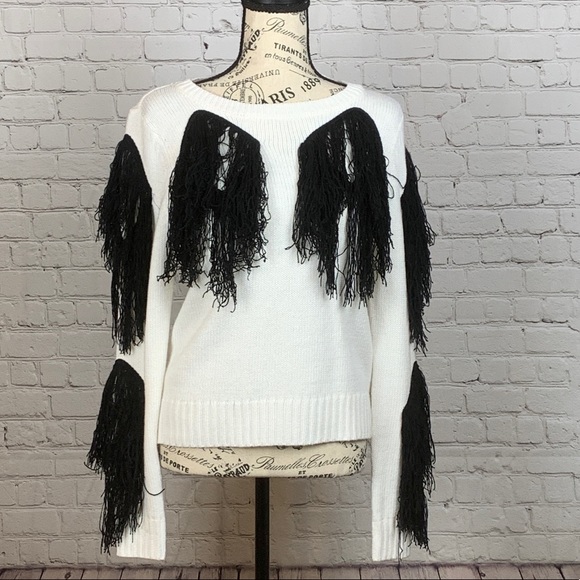 White Sweater with black fringes NY&C - Picture 4 of 6